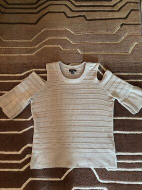 Apt 9 Women’s Crew Neck Cut Out Shoulder Top Size M LIKE NEW!